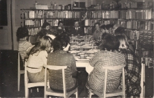 Spotkanie aktywu Koła Pprzyjacioł Biblioteki w Jaworze z okazji Święta Kobiet 1976 r., zdjęcie 5