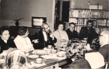Spotkanie aktywu Koła Pprzyjacioł Biblioteki w Jaworze z okazji Święta Kobiet 1976 r., zdjęcie 6