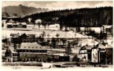 Karpacz Górny - widok na miasto, na pierwszym planie budynki hotelu i pensjonatów, w tle na grzbiecie gór widoczne nieistnijące schr. Księcia Henryka Pobożnego [Dokument ikonograficzny]