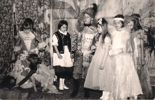 "O wiośnie i rycerzu ze złotym promieniem" w wykonaniu czytelników Oddziału Dziecięcego MBP w Jaworze lata 1960, zdjęcie 3