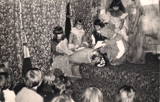 "O wiośnie i rycerzu ze złotym promieniem" w wykonaniu czytelników Oddziału Dziecięcego MBP w Jaworze lata 1960, zdjęcie 4