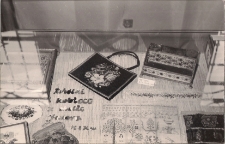 Wystawa "Zręczne ręce" w MBP w Jaworze lata 1960, zdjęcie 2