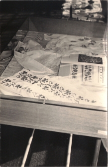 Wystawa "Zręczne ręce" w MBP w Jaworze lata 1960, zdjęcie 10