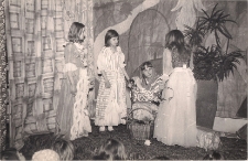 Legenda o Liczyrzepie w wykonaniu czytelników Oddziału Dzieciecego MBP w Jaworze 1978 r., zdjęcie 12