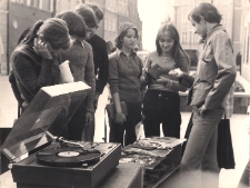 Kiermasz książek w MBP w Jaworze 1982/83 r., zdjęcie 1