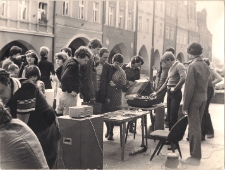 Kiermasz książek w MBP w Jaworze 1982/83 r., zdjęcie 2