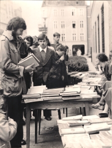 Kiermasz książek w MBP w Jaworze 1982/83 r., zdjęcie 3