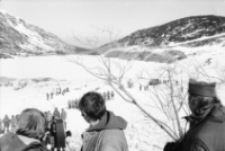 Realizacja zdjęć do filmu "Długi biały ślad" (fot. 1) [Dokument ikonograficzny]