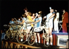 Teatry uliczne (fot.17) [Dokument ikonograficzny]