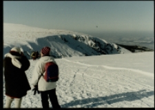 Równia pod Śnieżką zimą, widok z grani na Kocioł Małego Stawu i Pielgrzymy (fot. 4) [Dokument ikonograficzny]