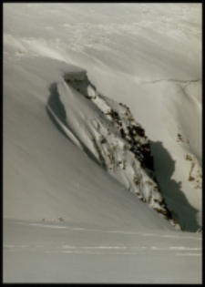 Równia pod Śnieżką zimą, widok z grani na Kocioł Małego Stawu (fot. 6) [Dokument ikonograficzny]