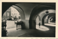 Hirschberg im Riesengebirge. Unter den Lauben [Dokument ikonograficzny]