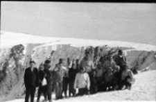 Turyści nad Śnieżnymi Kotłami [Dokument ikonograficzny]