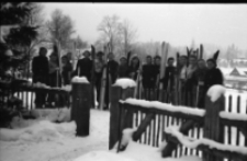 [Szklarska Poręba : narciarze - kurs WF] (fot. 3) [Dokument ikonograficzny]