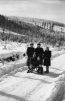 [Zimowa wycieczka] (fot. 6) [Dokument ikonograficzny]