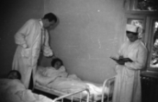 [Dzieci z Korei w Szklarskiej Porębie : w szpitalu] (fot. 3) [Dokument ikonograficzny]