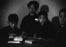 [Dzieci z Korei w Szklarskiej Porębie] (fot. 2) [Dokument ikonograficzny]