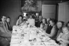 [Szklarska Poręba : zdjęcie rodzinne w domu Państwa Ginterów - chrzciny syna Bohdana] (fot.1) [Dokument ikonograficzny]