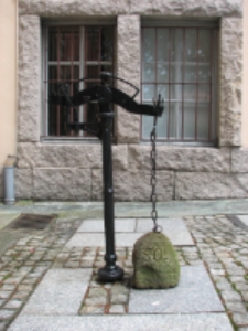 Jelenia Góra : Muzeum Karkonoskie - waga [Dokument ikonograficzny]