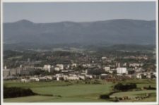 Jelenia Góra na tle Karkonoszy [Dokument ikonograficzny]