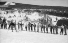 [Szklarska Poręba : narciarze] (fot. 5) [Dokument ikonograficzny]