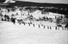 [Szklarska Poręba : narciarze] (fot. 12) [Dokument ikonograficzny]