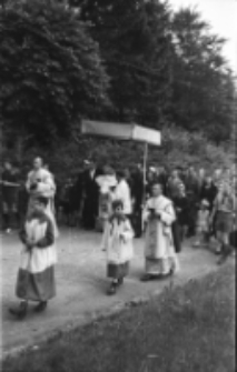 [Szklarska Poręba - procesja w święto Bożego Ciała] (fot. 10) [Dokument ikonograficzny]