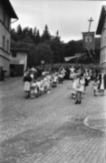 [Szklarska Poręba - procesja w święto Bożego Ciała] (fot. 12) [Dokument ikonograficzny]