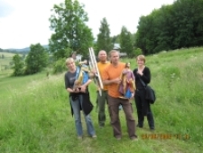 Rzeźby w drodze do kościoła 3 [Dokument ikonograficzny]