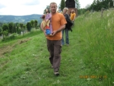 Rzeźby w drodze do kościoła 6 [Dokument ikonograficzny]