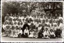 Chór przy Kościele parafialnym p.w. św. św. Erazma i Pankracego w Jeleniej Górze - 1960 [Dokument ikonograficzny]