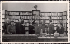 Otwarcie księgarni przy ul. 1. Maja 10 : najwiekszej na Dolnym Śląsku - 1952 rok (fot. 5) [Dokument ikonograficzny]