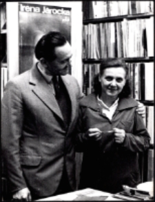 Helena Bielecka i Władysław Kowalczyk w dziale płyt [Dokument ikonograficzny]