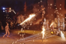 [25. MFTU 2007 Jelenia Góra - Teatr InZhest “X-Tradition”] (fot. 6) [Dokument ikonograficzny]