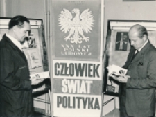 W Klubie Księgarza (fot. 3) [Dokument ikonograficzny]