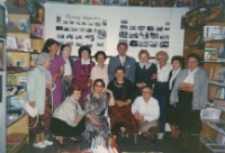 Władysław Kowalczyk z pionierami księgarstwa Jeleniej Góry [Dokument ikonograficzny]