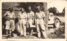 Fotografia żołnierzy 5. Kresowej Dywizji Piechoty – pierwszy z prawej Franciszek Bortnicki, Włochy 1945 r. [Dokument ikonograficzny]