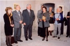Fotografia Marka Długosza z otwarcia wystawy promującej wydanie książki „Miejsca, które są”, w Obornickim Ośrodku Kultury, 13.12.2002 r. [fot. 8] [Dokument ikonograficzny]