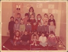 Zdjęcie klasy „0” ze Szkoły Podstawowej nr 1 w Obornikach Śląskich w 1976 r. [Dokument ikonograficzny]