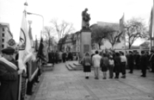 Jelenia Góra : uroczystość przed pomnikiem bohaterów Armii Radzieckiej (fot. 2) [Dokument ikonograficzny]