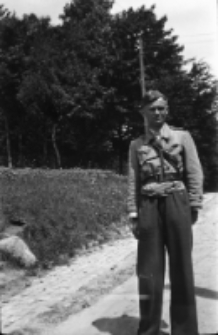 [Porucznik Bogdan Ginter dow. III bat. 33 P. p. - Szklarska Poręba] [Dokument ikonograficzny]