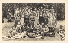 Zdjęcie siódmych klas Szkoły Podstawowej nr 1 w Obornikach Śląskich, rok szkolny 1956/1957 [Dokument ikonograficzny]