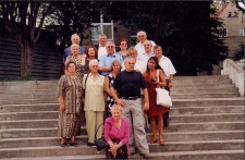 Zdjęcie ze zjazdu absolwentów Szkoły Podstawowej Nr 1 rocznika p. Janiny Biernackiej, 2003 r. [Dokument ikonograficzny]