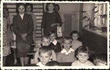 Szkoła Podstawowa nr 2 - klasa 1, 1961 r. (Fot. 2) [Dokument ikonograficzny]