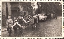 Pogrzeb Władysława Pawluka, ul. Trzebnicka 63, 1961 r. [Dokument ikonograficzny]