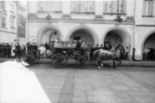 Jelenia Góra : strażacy na Placu Ratuszowym (fot. 1) [Dokument ikonograficzny]