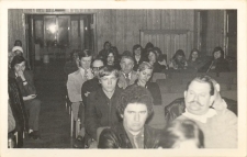 II Obornickie Spotkania Filmowo-Literackie - widownia podczas spotkania z reżyserem Bohdanem Porębą, 1977 r. [Dokument ikonograficzny]