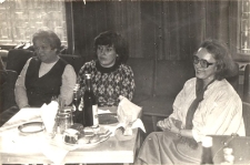 Obchody jubileuszu 30-lecia biblioteki publicznej w Obornikach Śląskich - bibliotekarki, 1979 r. [Dokument ikonograficzny]