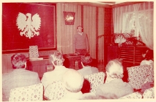 Nadanie Miejskiej i Gminnej Bibliotece Publicznej w Obornikach Śląskich imienia Jarosława Iwaszkiewicza - prelekcja dra Andrzeja Zawady z Uniwersytetu Wrocławskiego na temat życia i twórczości patrona biblioteki, maj 1984 r. (fot. 6) [Dokument ikonograficzny]