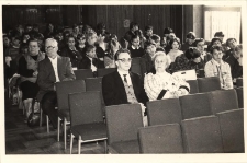 Inauguracja Roku Kulturalno-Oświatowego występem Ireny Remiszewskiej z Wrocławia, zorganizowana przez Obornicki Ośrodek Kultury i Bibliotekę im. J. Iwaszkiewicza - publiczność, 1985 r. (fot. 2) [Dokument ikonograficzny]